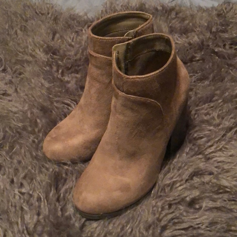 Size 7 taupe booties